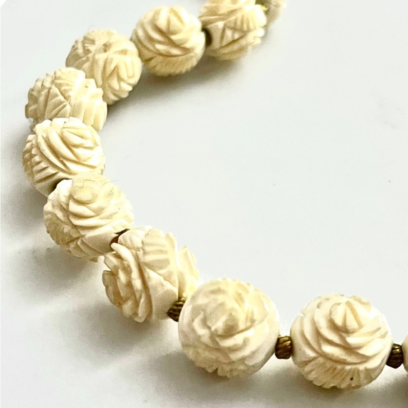 COPY 🦢 Vintage 1930s-40s Carved Bone Cabbage Rose Necklace,Bracelet,Earrings - Picture 4 of 8